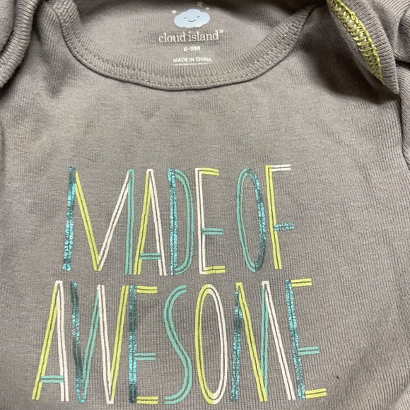 6 piece set of onesies and overalls. Like new! OshKosh, Carter’s, more! 6-12 mo. - Picture 9 of 14